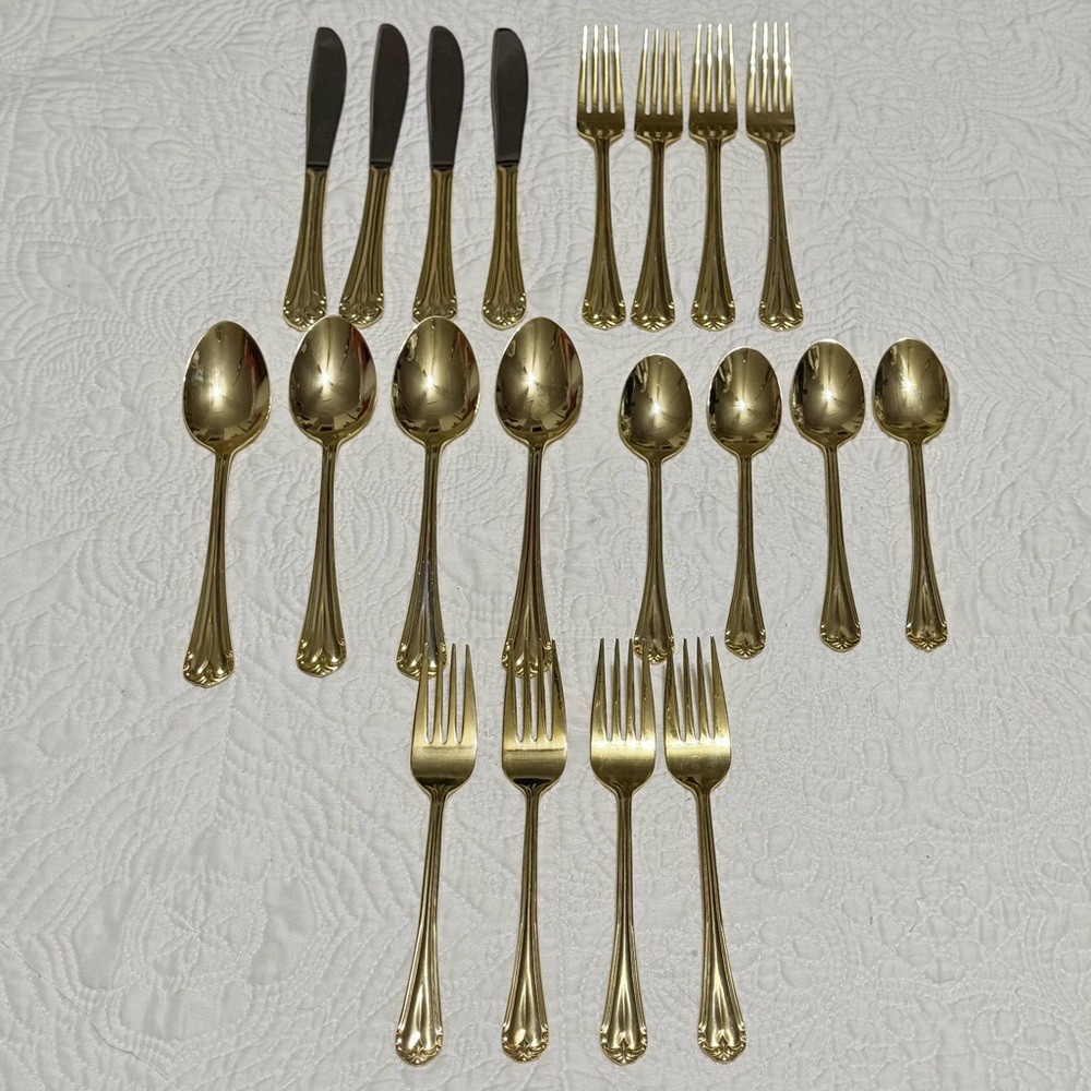 Hampton Silversmiths 24kt Gold Plated Katrinka FG Flatware 20 Piece Set